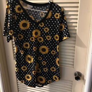 Lularoe polkadot & sunflower tshirt